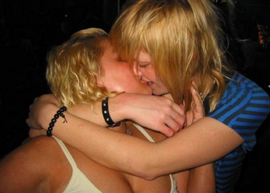 Amateur lesbian kisses 02