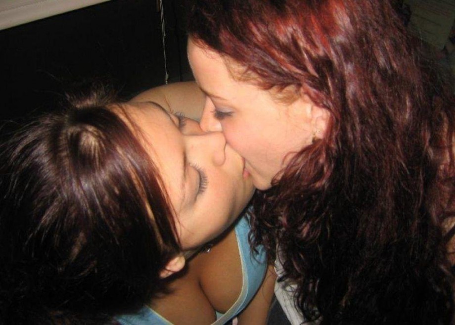 Amateur lesbian kisses 02