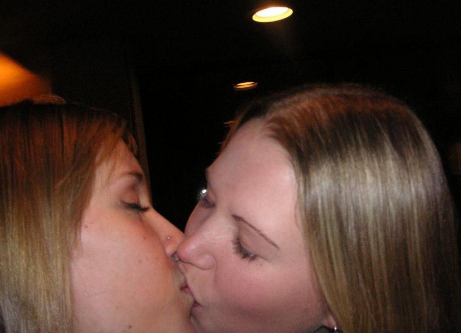 Amateur lesbian kisses 02