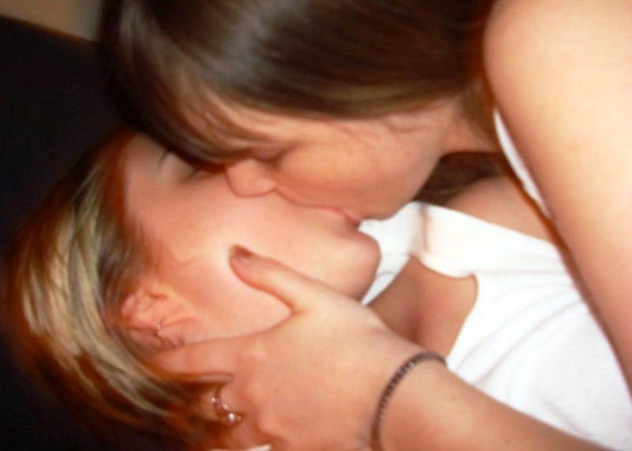 Amateur lesbian kisses 02