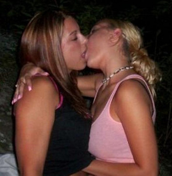 Amateur lesbian kisses 03