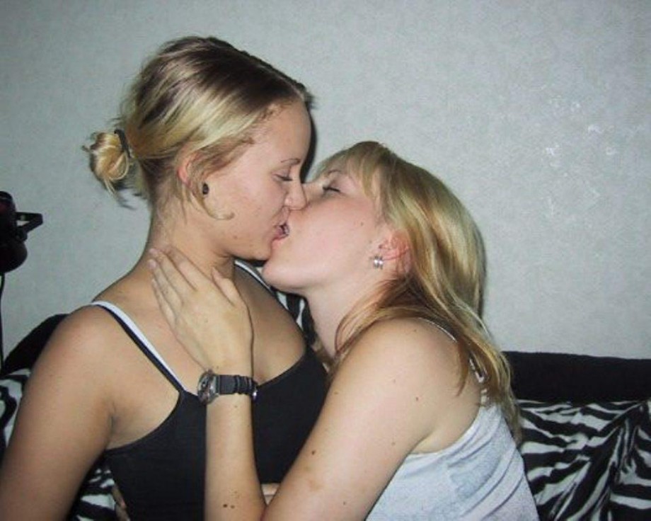 Amateur lesbian kisses 03