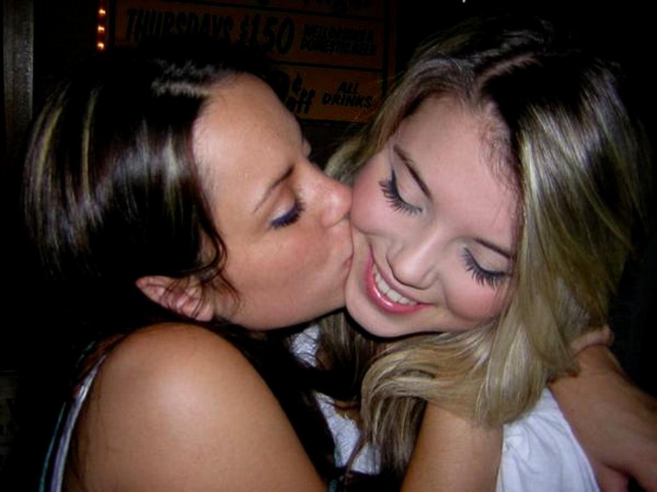 Amateur lesbian kisses 03