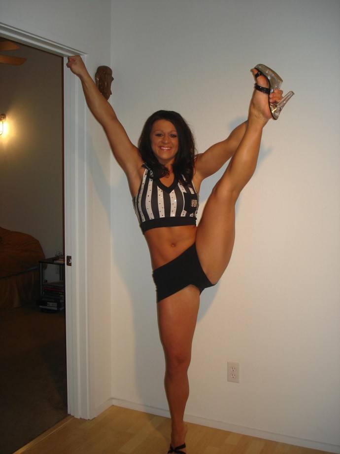 Hot muscular cheerleader 
