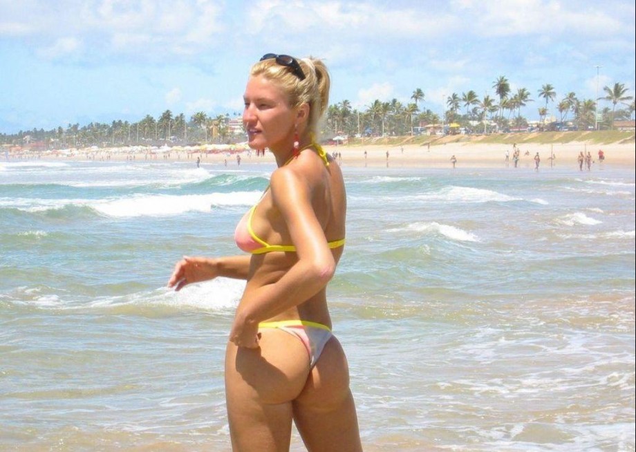 Blonde - a photo set at the beach 