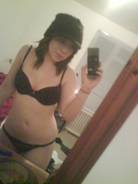 Chubby brunette sexting