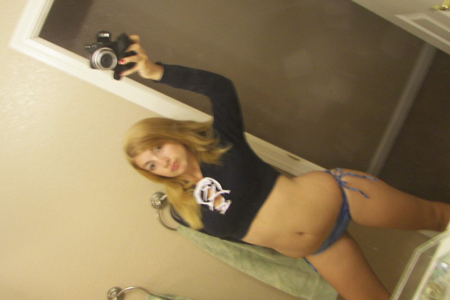 Blonde teen sexting