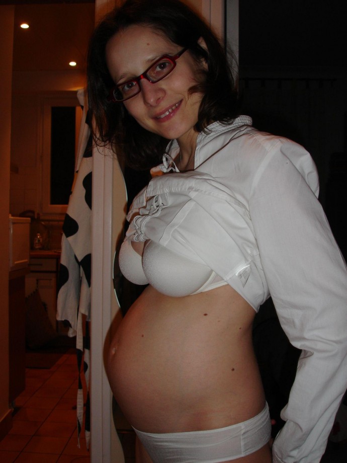 Pregnant milf with glassesposing 