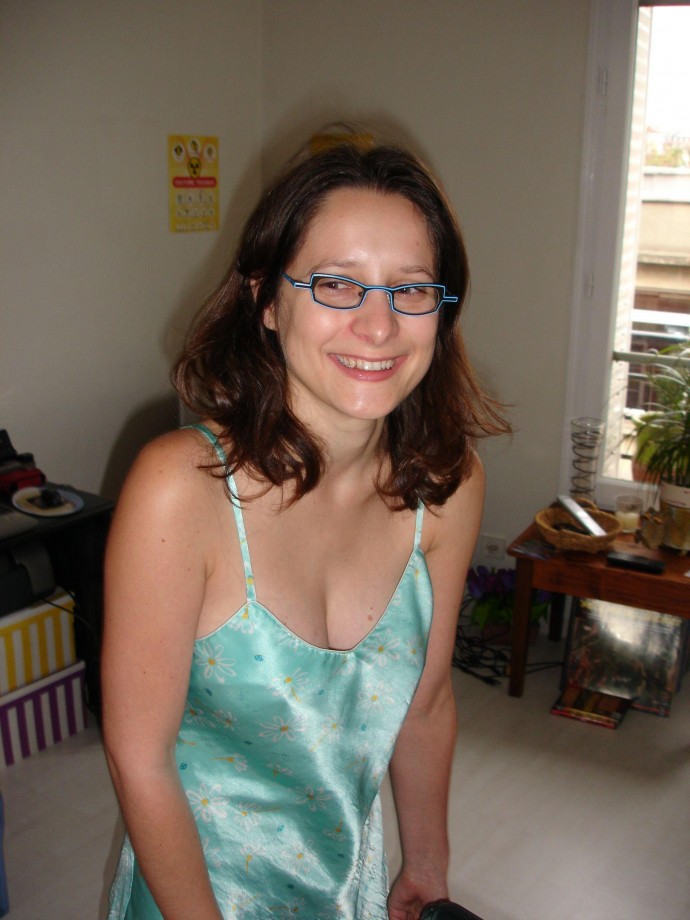 Pregnant milf with glassesposing 