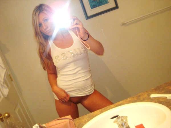 Sexy blonde teen selfshot 