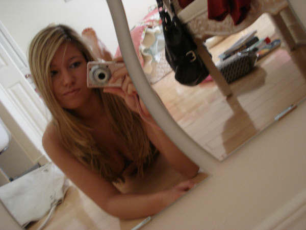 Sexy blonde teen selfshot 