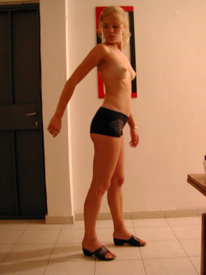 Blonde amateur posing 