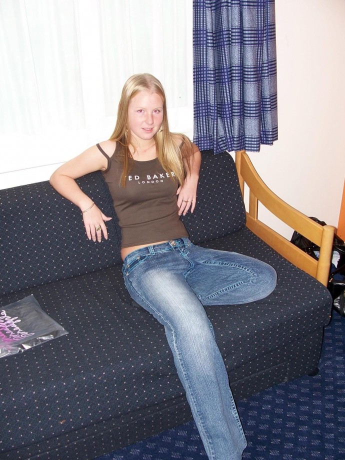 Blonde girlfriend in hotel fung 