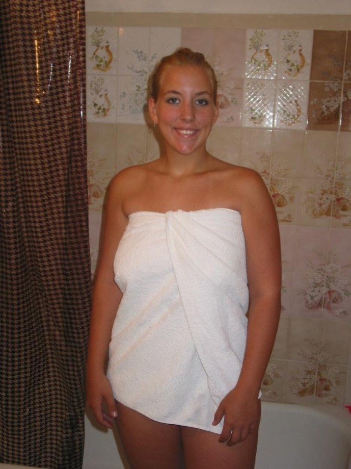 Chubby blonde teen showers for my pleasure 