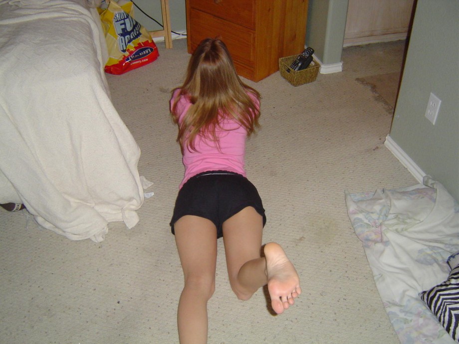 Brunette amateur teen posing 