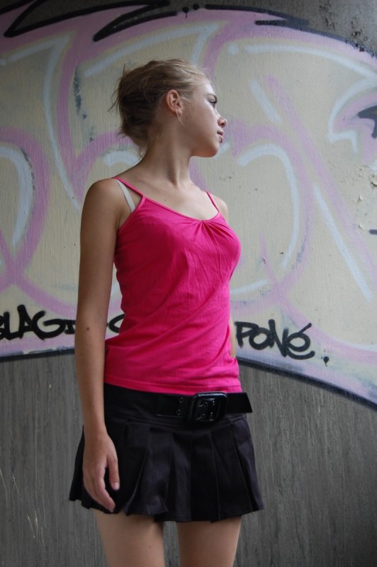 Pikotop - girlfriend naked pose in ruined building