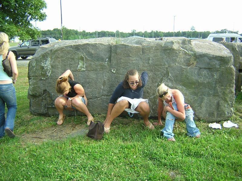 Groups of girls pissing in public - peeing on curb