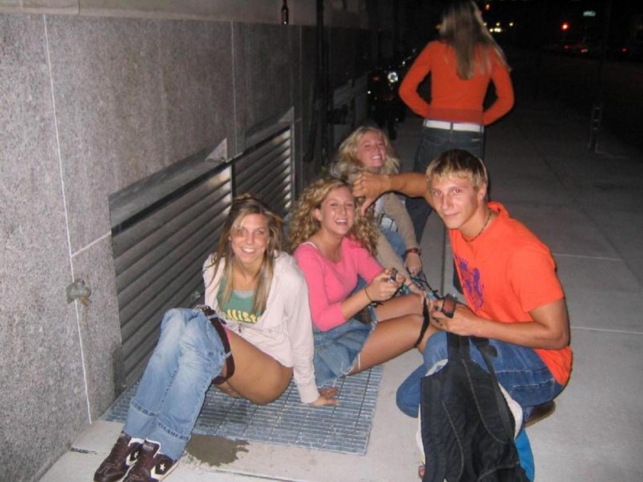 Groups of girls pissing in public - peeing on curb