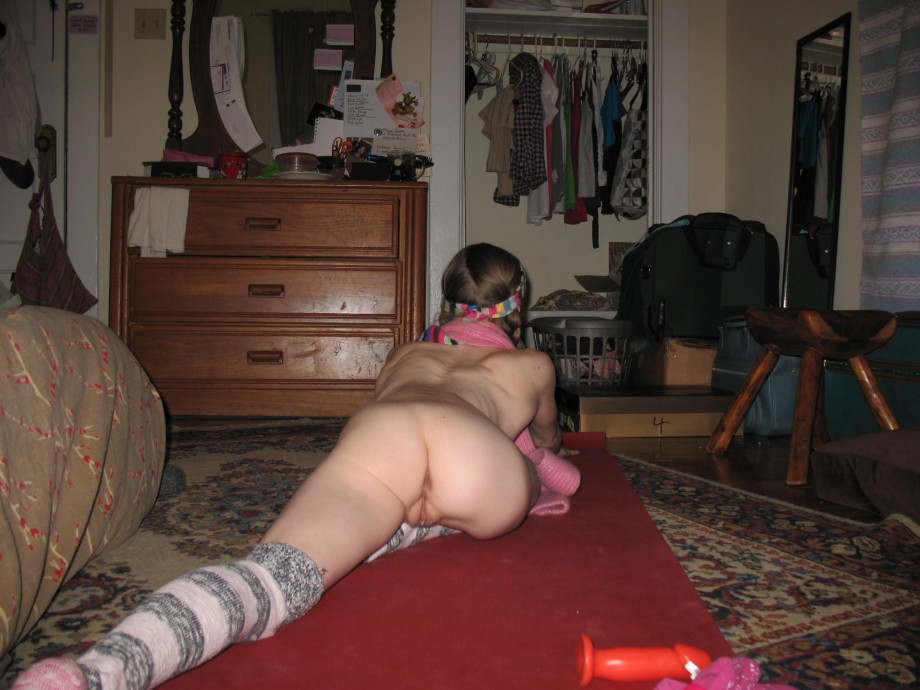 Rebecca does yoga with her dildo !