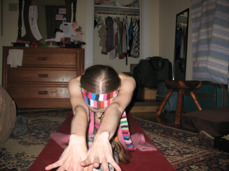 Rebecca does yoga with her dildo !