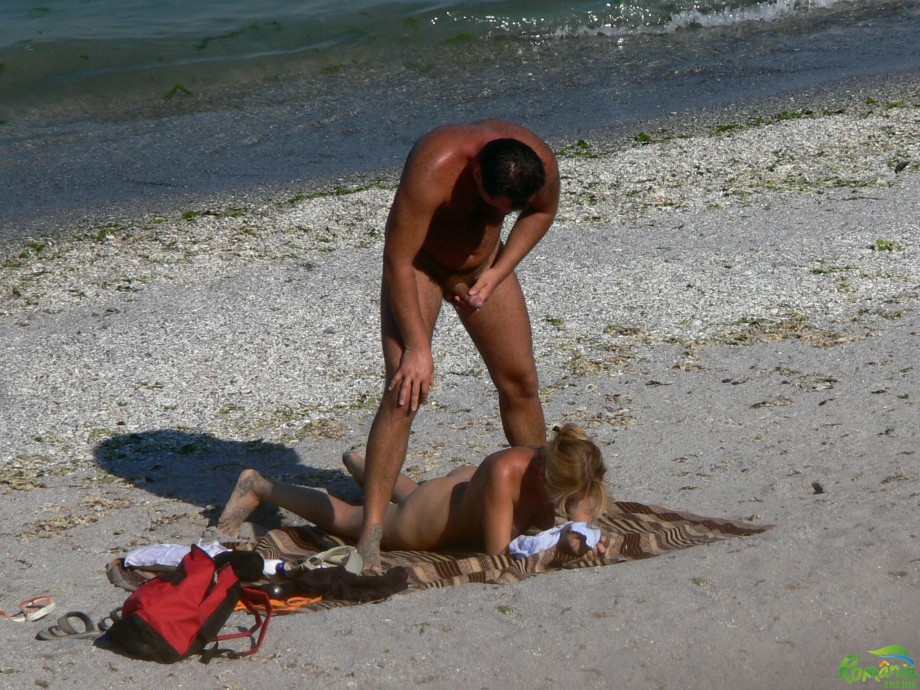 Pikotop - couple caught fucking on the beach