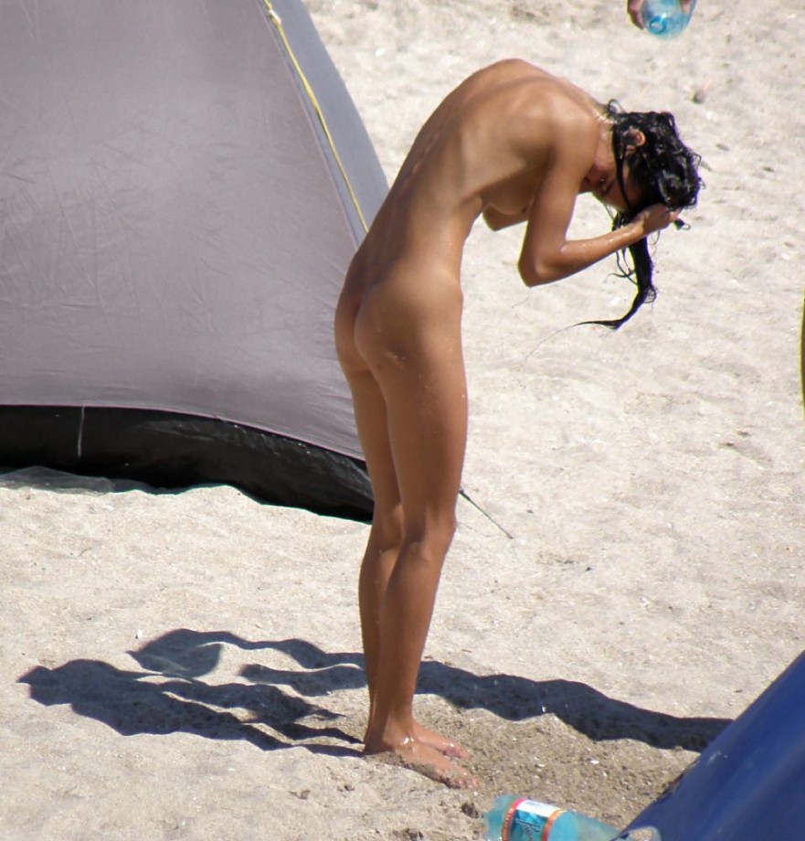 Hot romanian girl naked at the beach