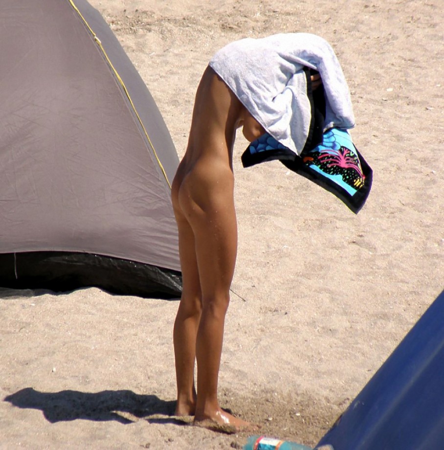 Hot romanian girl naked at the beach