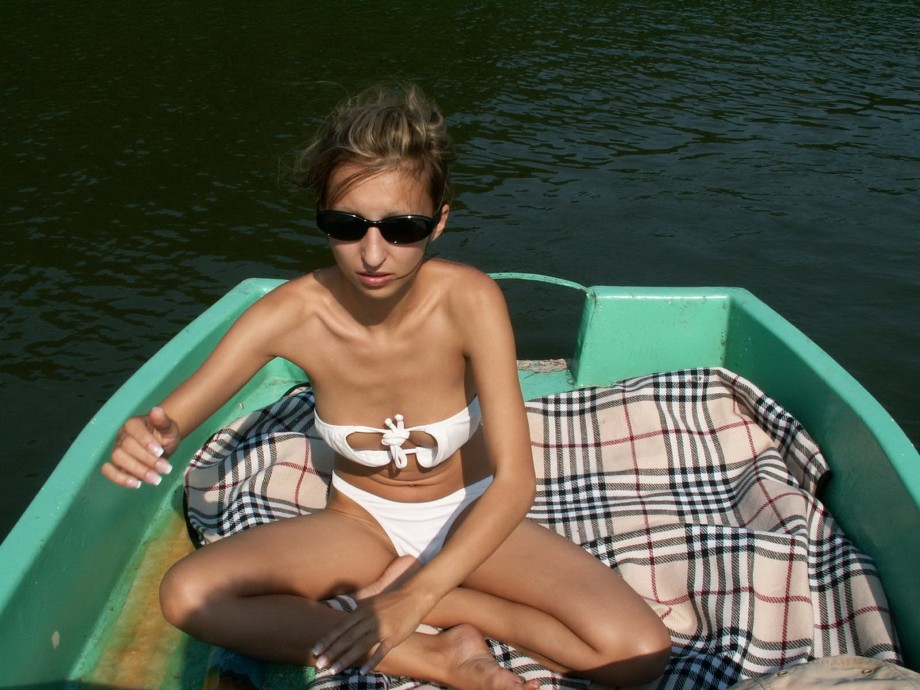 Pikotop - beauty girlfriend naked on the boat
