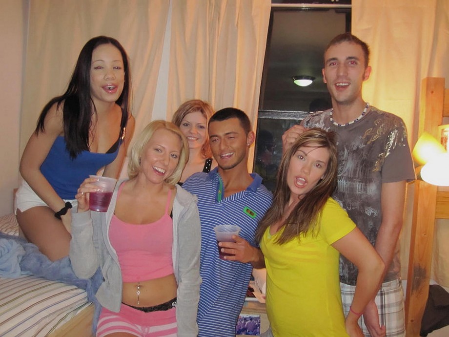 Amateur college dorm sex party