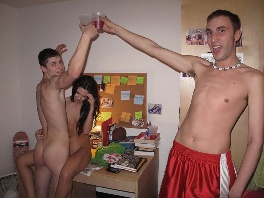 Amateur college dorm sex party