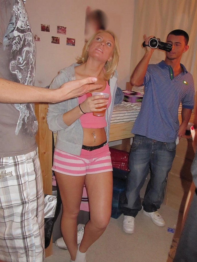 Amateur college dorm sex party