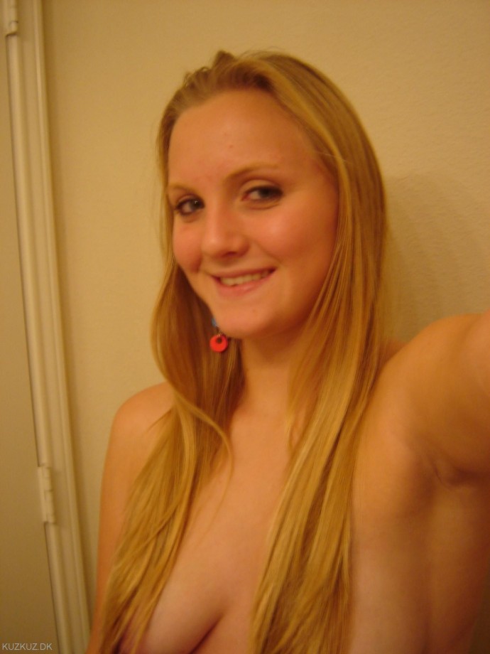 Selfshots - blonde show her naked body