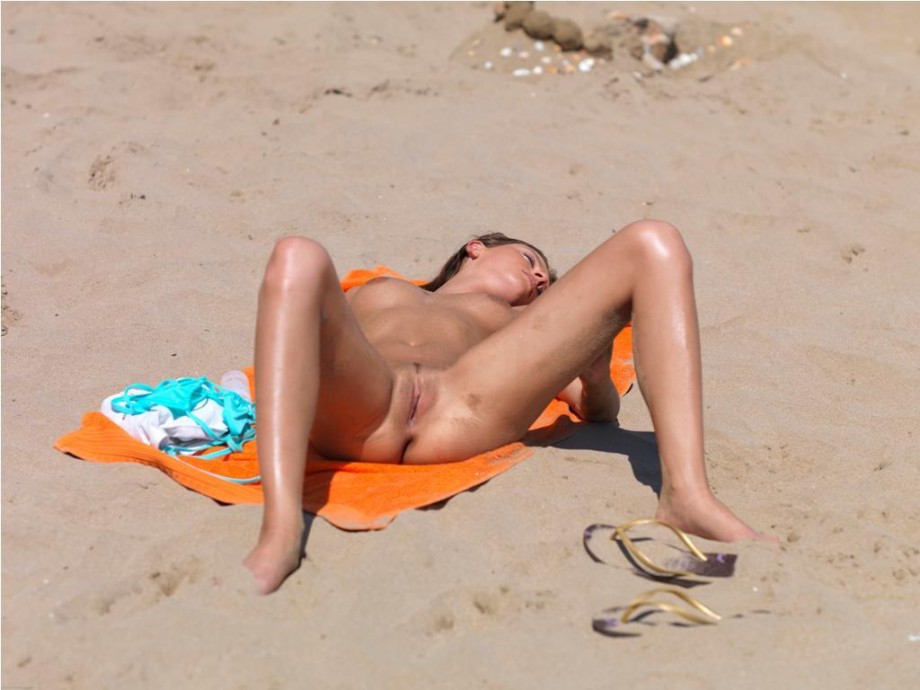 Exclusive cute girl beach candid