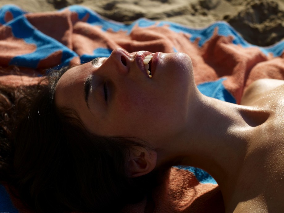 Pikotop - hot nudist brunette on the beach