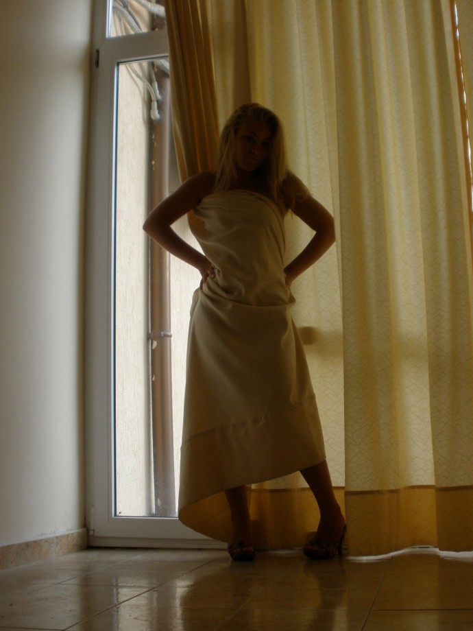 Sexy blonde and her pics from beach and hotelroom