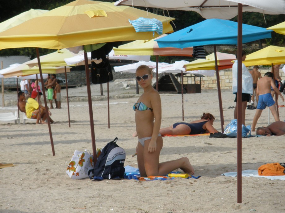 Sexy blonde and her pics from beach and hotelroom