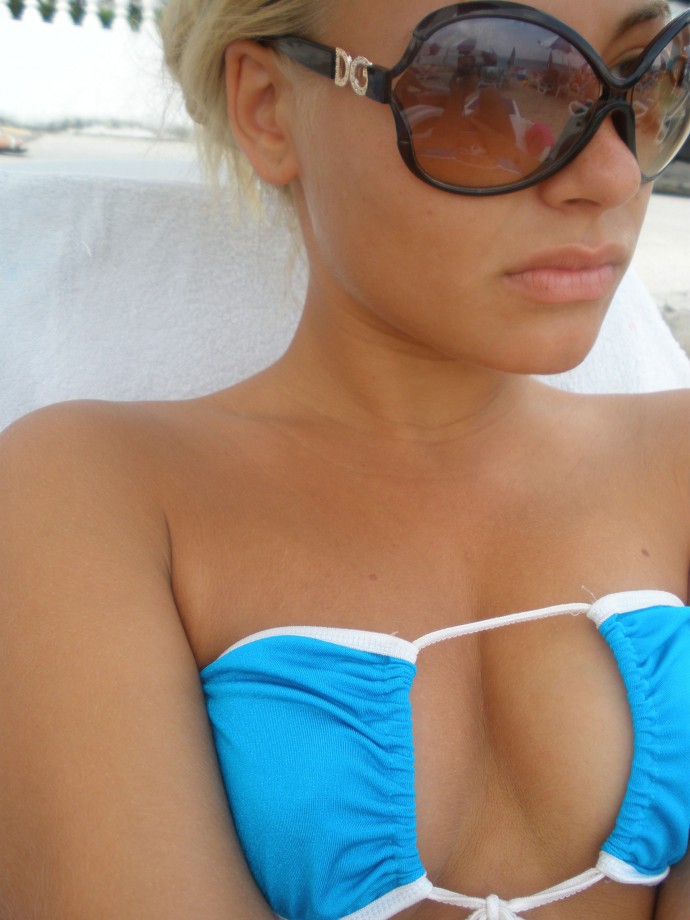 Sexy blonde and her pics from beach and hotelroom