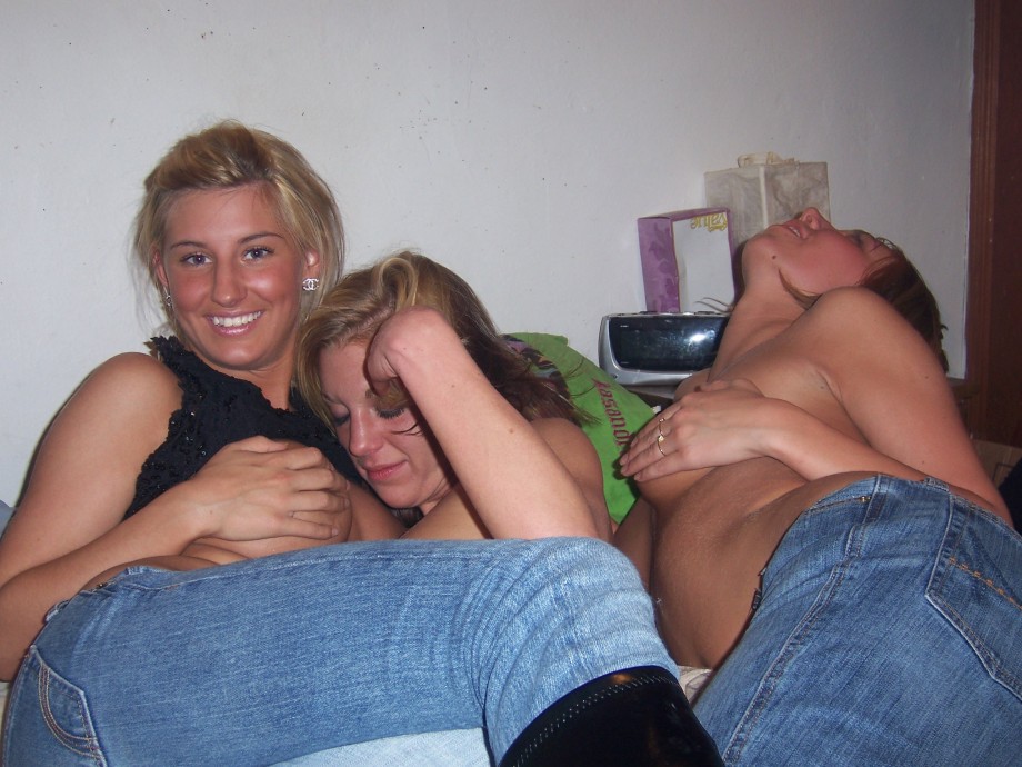 Three girls have a lesbian fun
