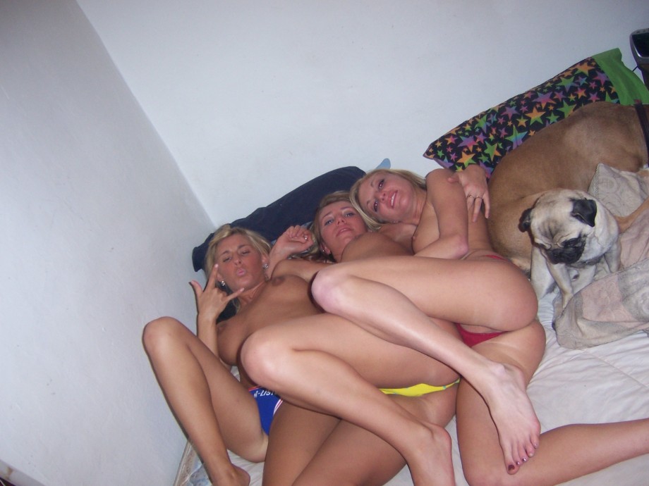 Three girls have a lesbian fun