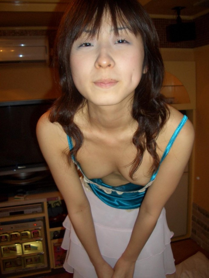Shaved pussy of young asian girl