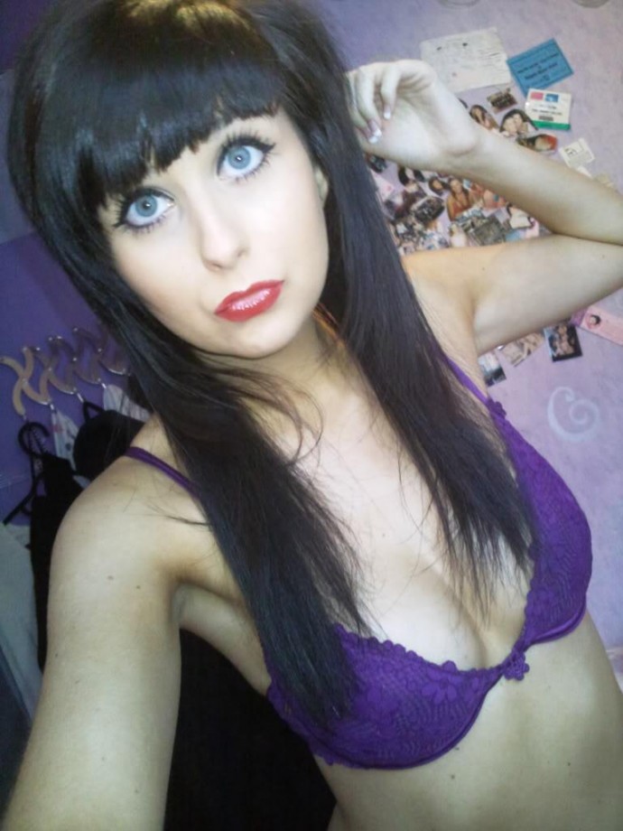 Selfshots - amateur girl