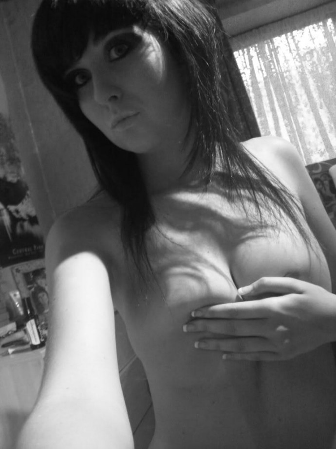 Selfshots - amateur girl