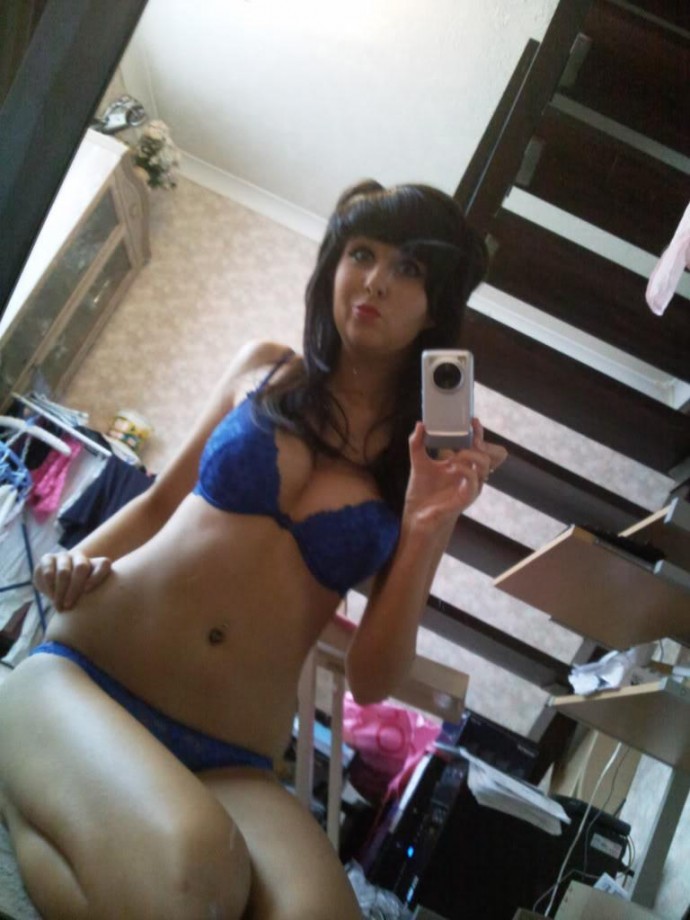 Selfshots - amateur girl