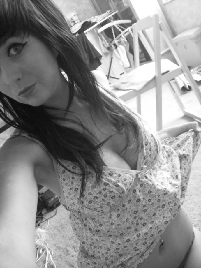 Selfshots - amateur girl