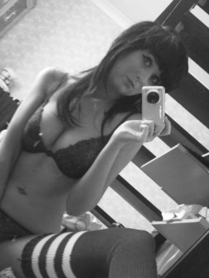 Selfshots - amateur girl