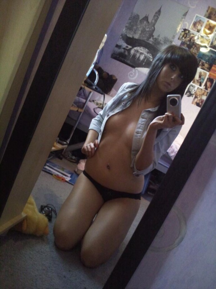 Selfshots - amateur girl