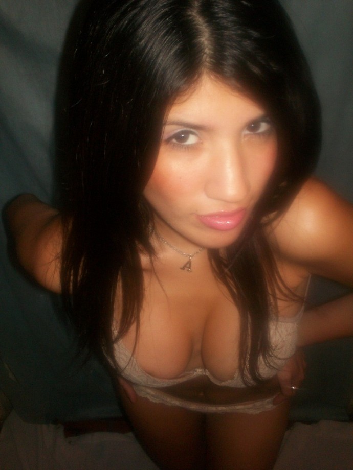 Alejandra - amateur model from argentina in undies