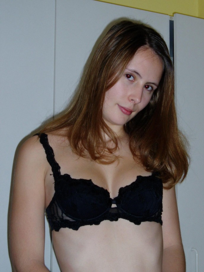 Bea - sexy amateur brunette