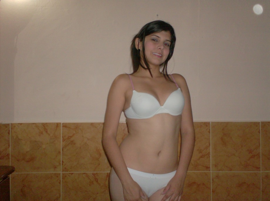 Yesica - amateur teen modeling her undies