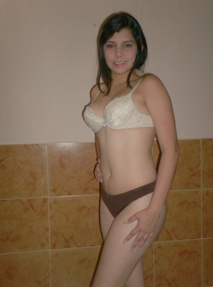 Yesica - amateur teen modeling her undies